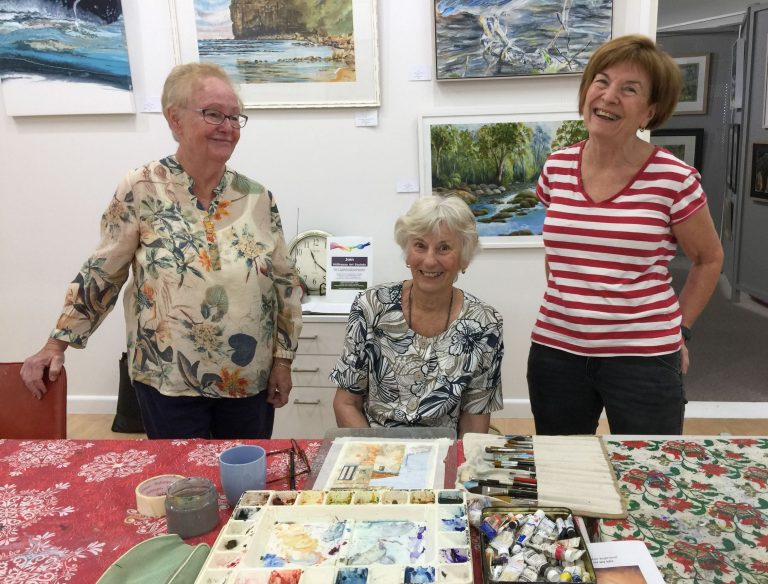 Read more about the article Fabulous Fridays – Painting Group at Millhouse Gallery